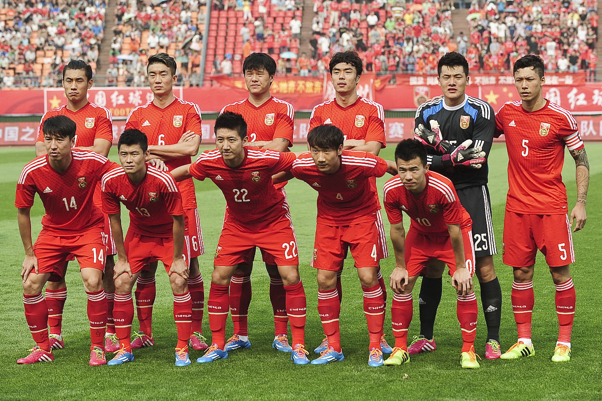 关于中国足球联赛赛事精彩纷呈，球队实力不相伯仲的信息