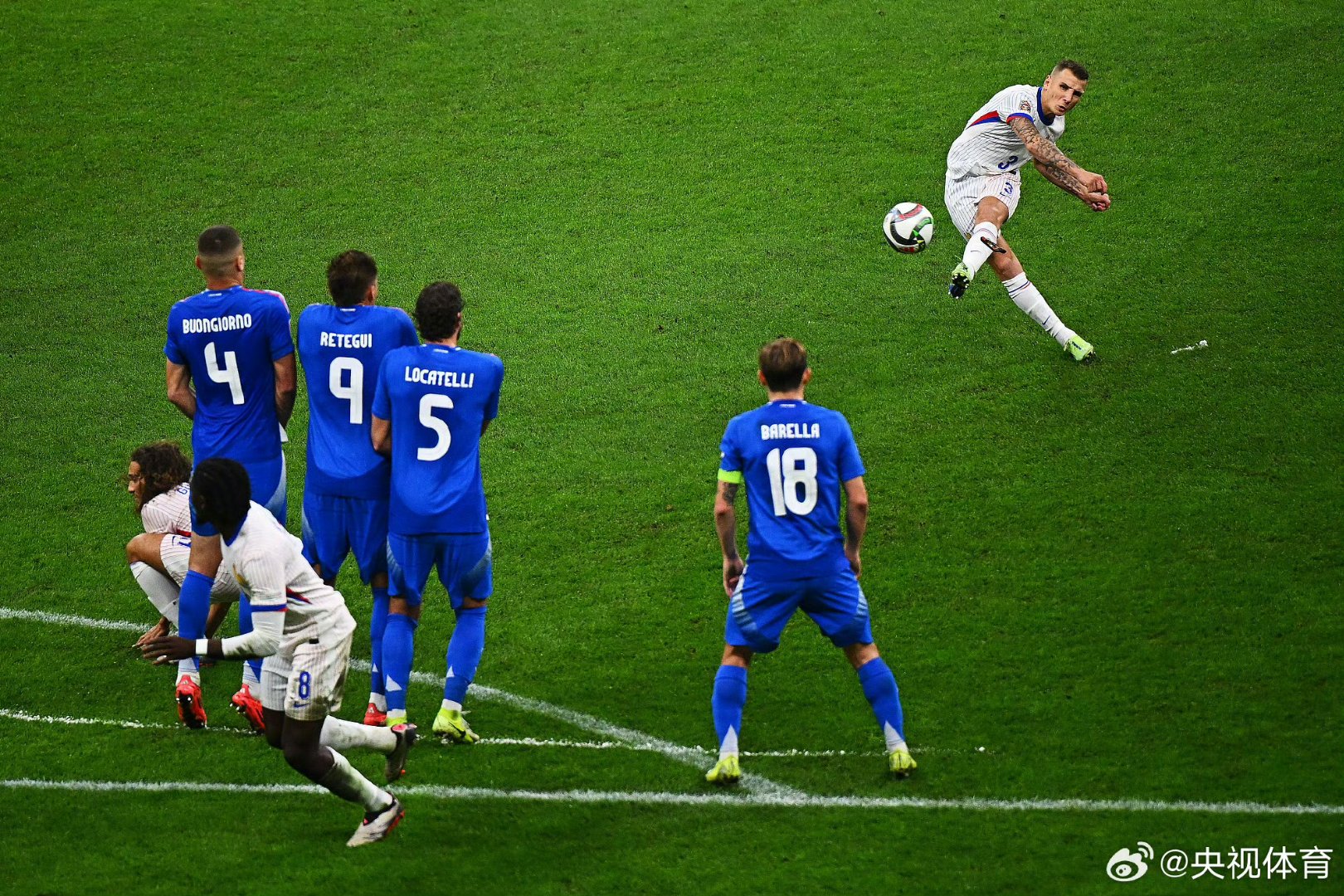 包含热血搏击！欧国联半决赛球队实力对决的词条